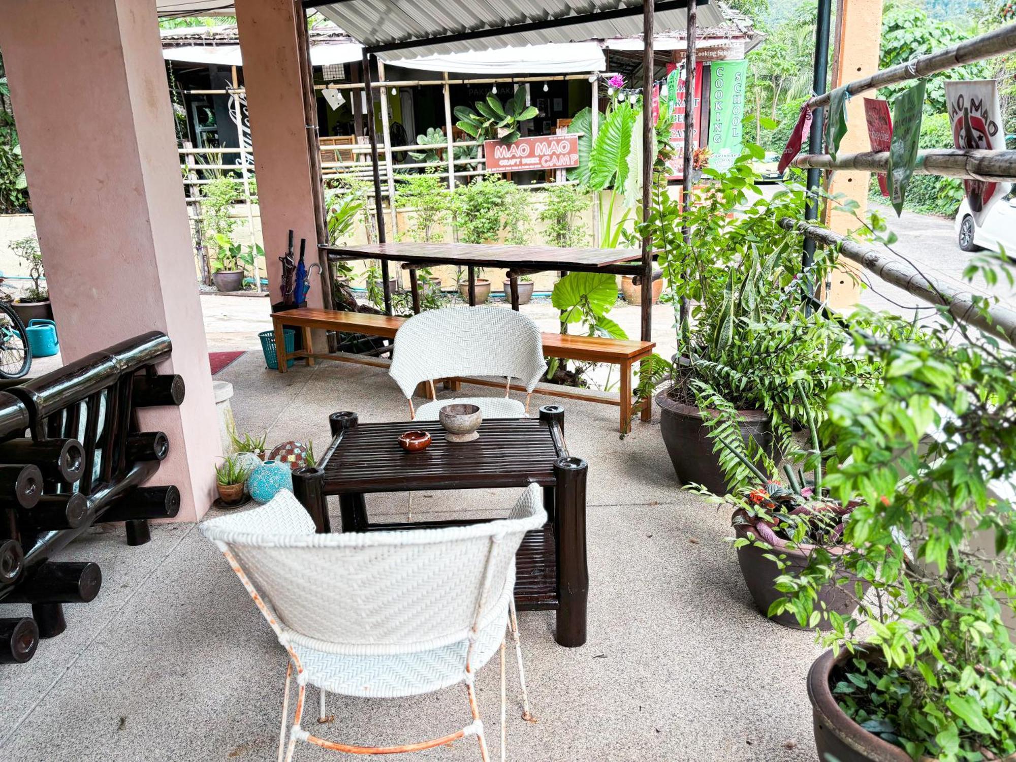 Les Fleurs House Bed & Breakfast Khao Lak Exterior photo