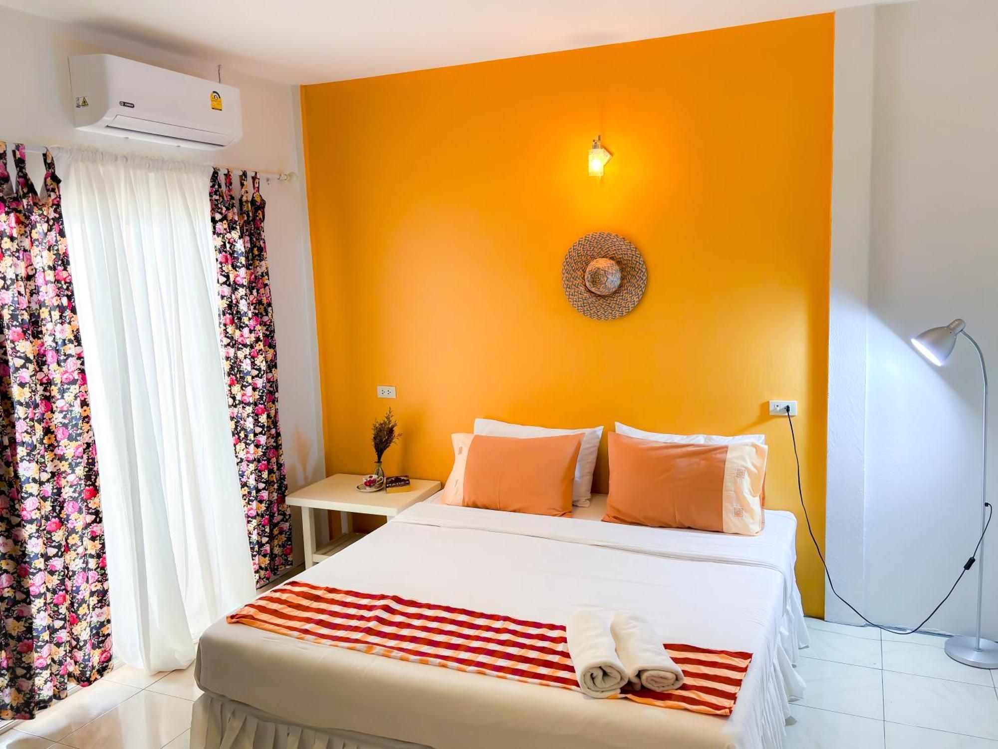 Les Fleurs House Bed & Breakfast Khao Lak Exterior photo