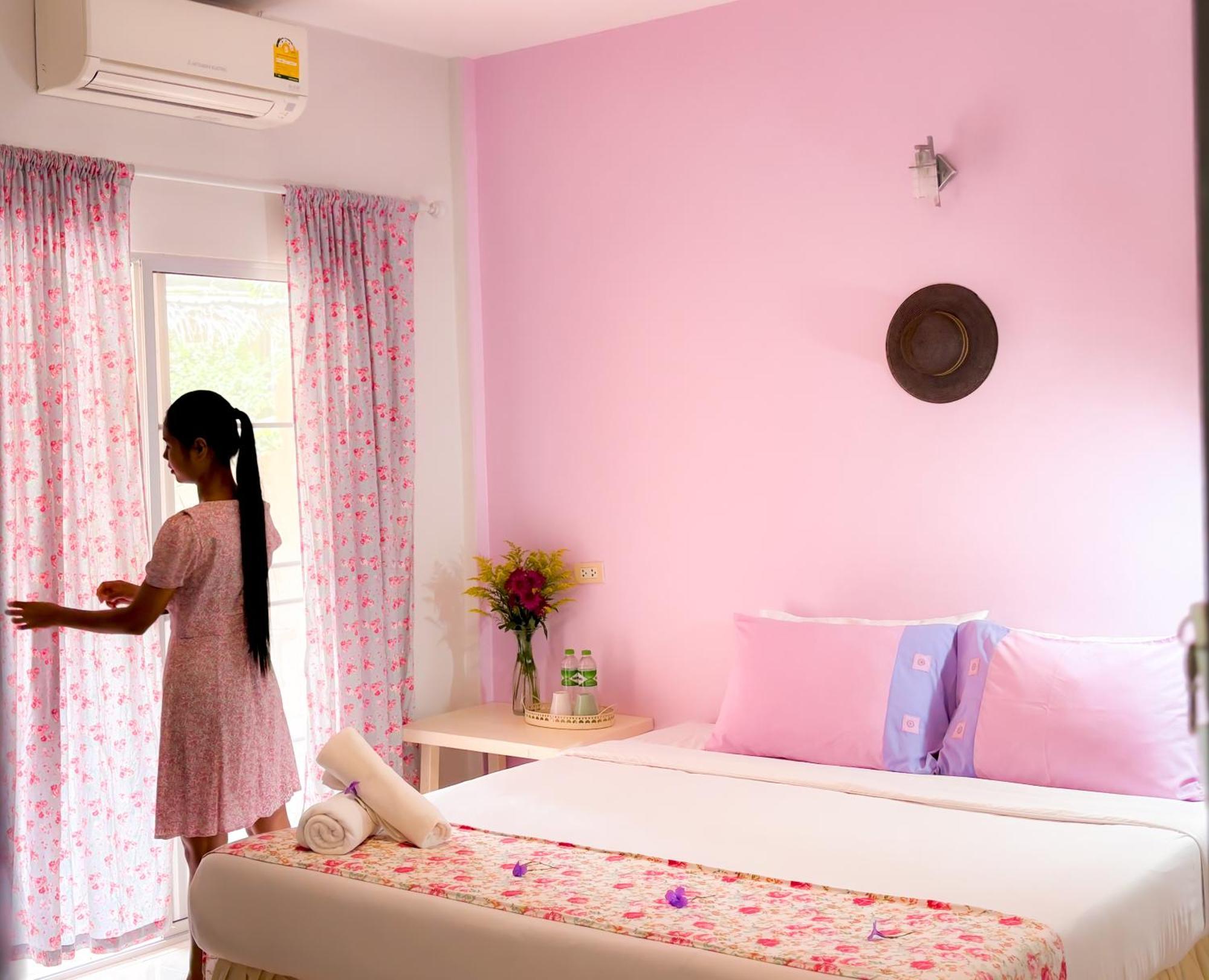 Les Fleurs House Bed & Breakfast Khao Lak Exterior photo