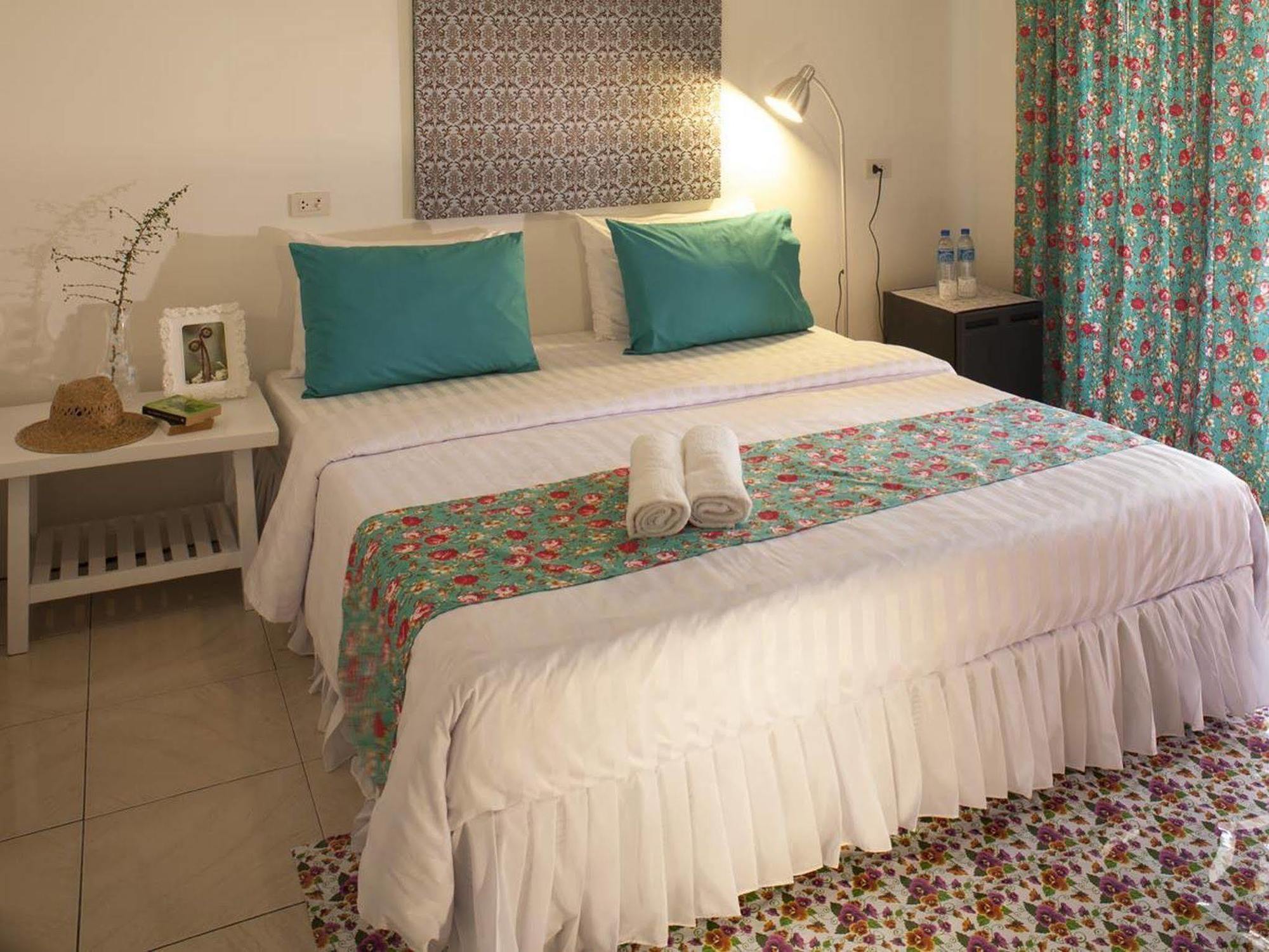 Les Fleurs House Bed & Breakfast Khao Lak Exterior photo